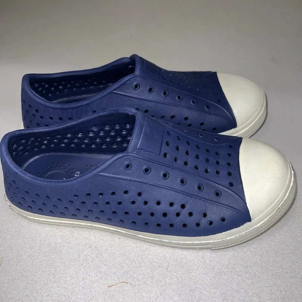 CREWCUTS KIDS NAVY BLUE WATER SHOES SIZE‎ 3